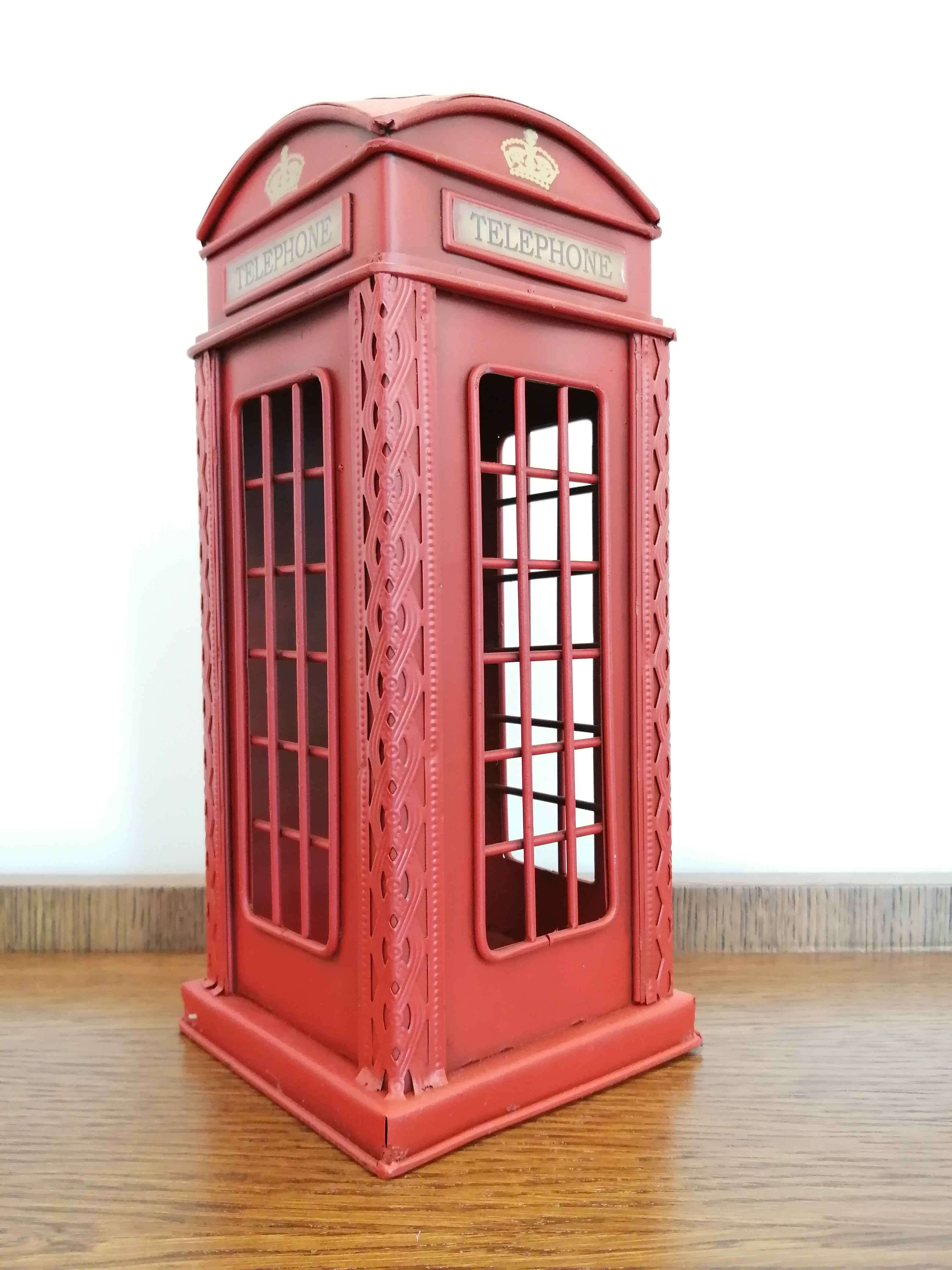 Pușculița cabina de telefon