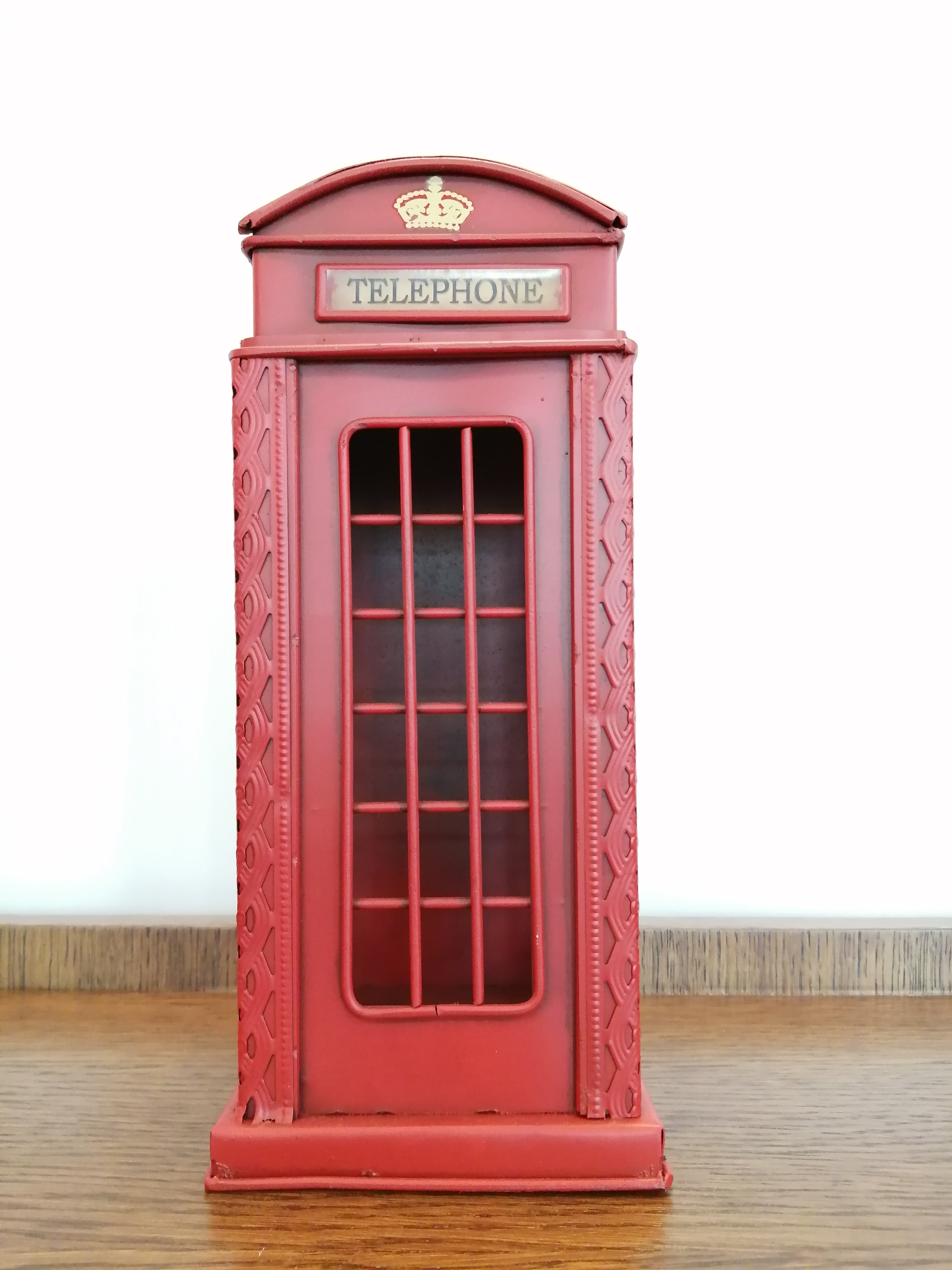 Pușculița cabina de telefon